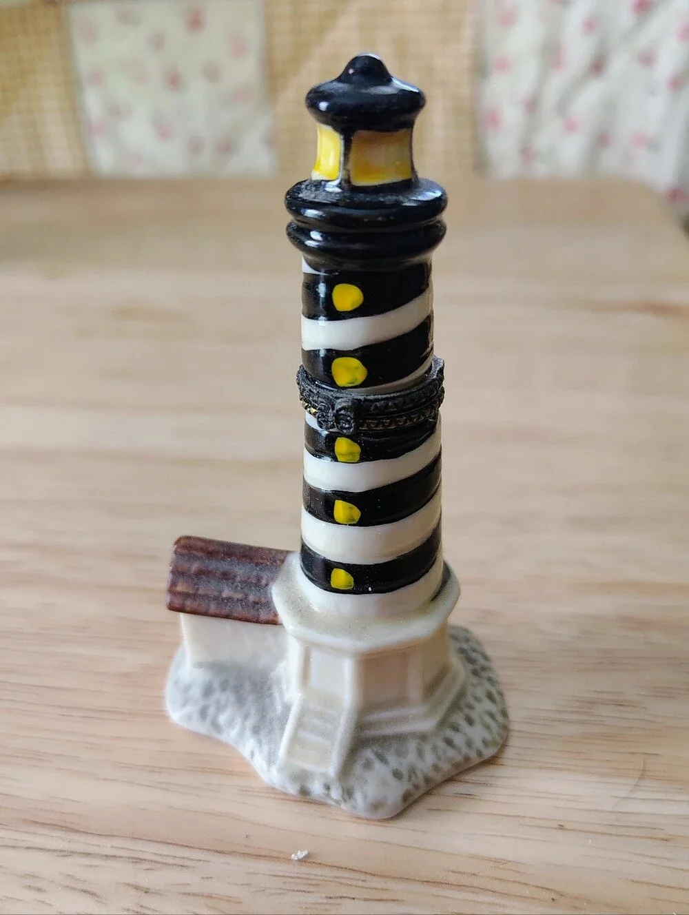 Source Unknown decorative lighthouse